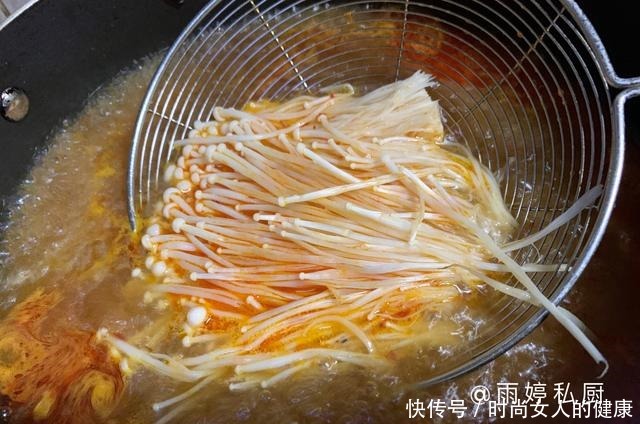简单|犯懒就做这一锅,简单、省心,却开胃下饭!10多分钟就可端上桌