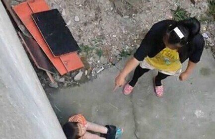 红烧肉|“我能尝一口红烧肉吗”,6岁姐姐央求弟弟,妈妈举动不配为人母