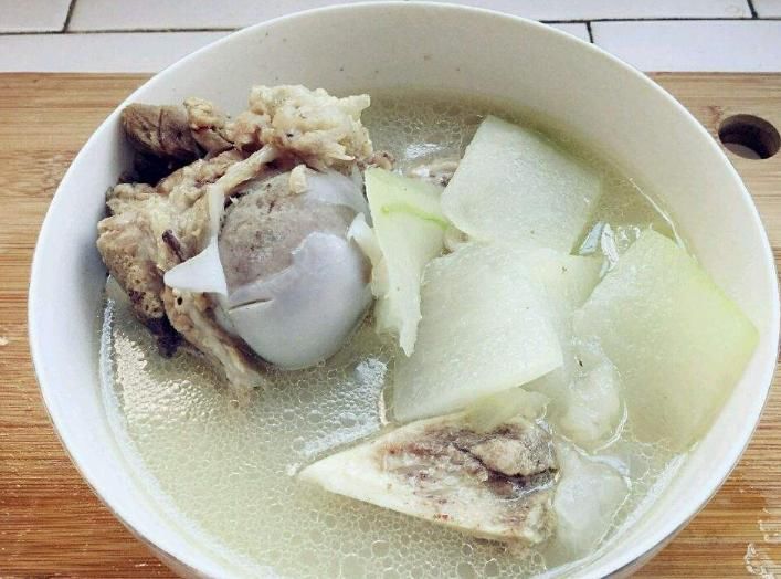  汤白味|炖骨头汤时，别直接倒水了，多加这一步，汤白味鲜嫩，上桌被抢光