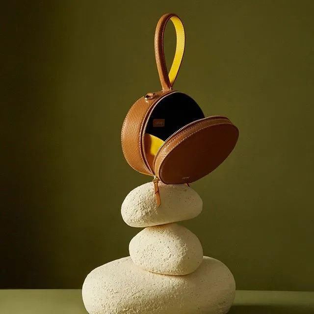  大牌|如果你有5000块，是攒钱买大牌包还是买小众品牌？