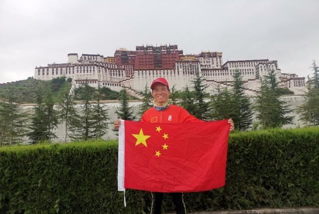 冒雨|布达拉宫前合影,自行车打包托运,冒雨闲逛八廓街