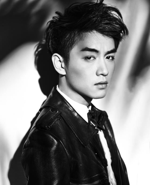 亲密|某女发布与陈晓亲密照，还有与其他明星合照，堪称追星狂魔