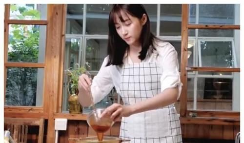  节目|叫“关晓彤”不亲切，“晓彤”又不合辈分，谁注意郭麒麟的叫法？