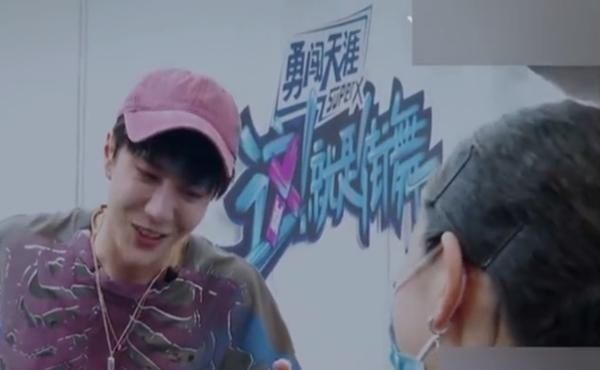  生硬|王一博上节目被安排，暴露演技生硬，还有很强报复心理？