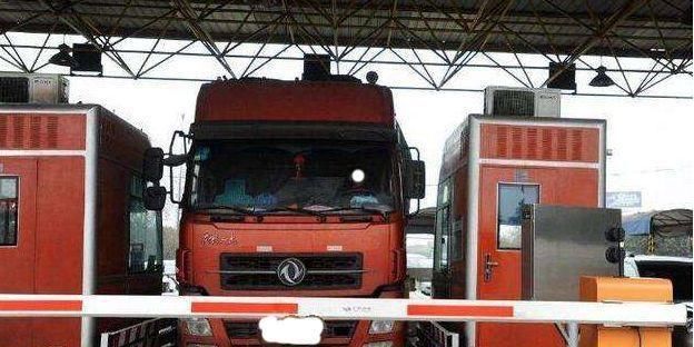  卡友|货车司机服务区睡了一觉被罚款近千！“高速超时费”听过吗