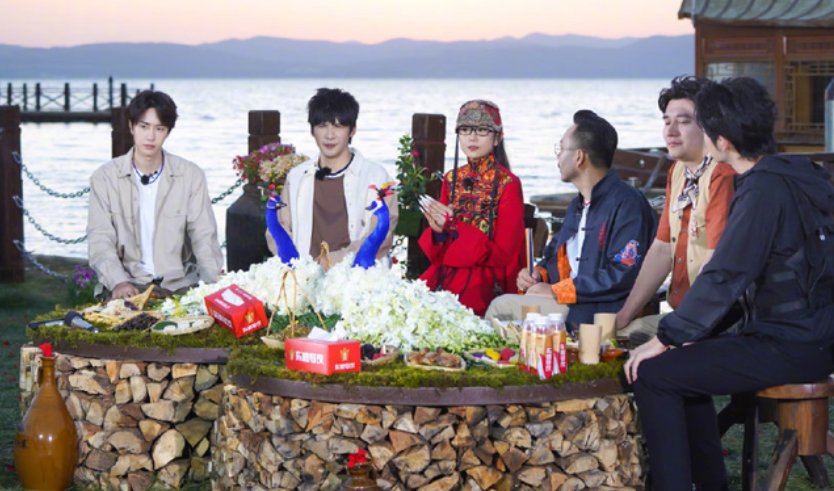  王一博|《天天向上》钱枫吃虫，王一博表情扭曲，可吃起来比谁都香！