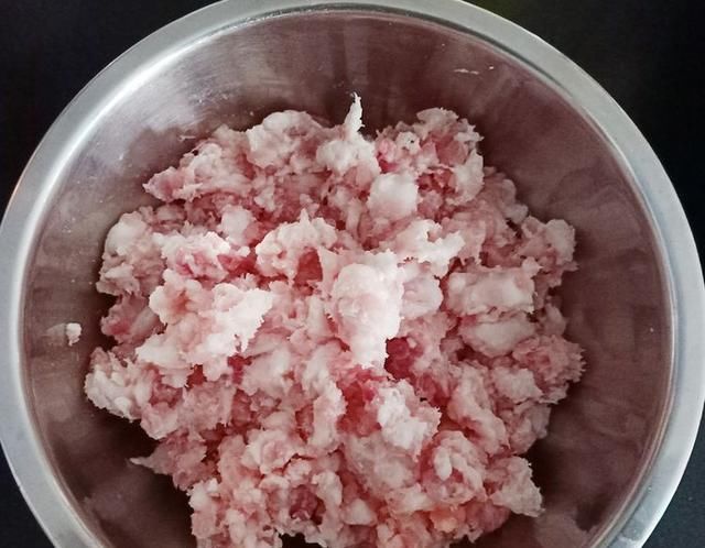 在家|教你在家烙肉饼,皮酥肉嫩层又多
