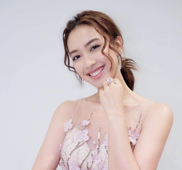  转行|TVB女博士结婚一周年，高调示爱医生丈夫，或退出幕前转行做律师