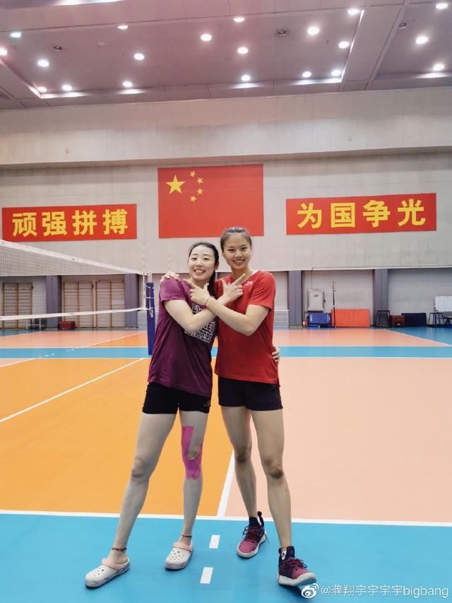  联赛|快看女排“三傻组合”新合影 龚翔宇晒图好欢乐接下来要打联赛了
