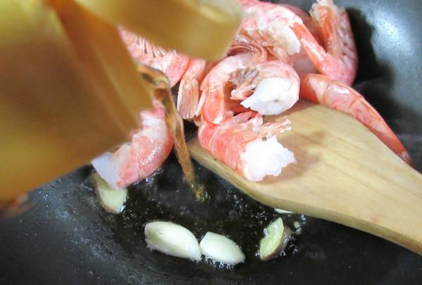 不新鲜|虾背里的黑线很脏吗?能不能吃?营养师告诉你吃虾的这个事项