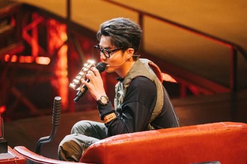  潘玮柏|吴亦凡潘玮柏过度吹捧小白 张靓颖的表情代表观众的心声