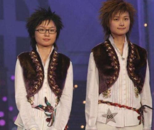 爷青|爷青回！李宇春晒与周笔畅合照，15年后超女冠亚军同框似姐妹