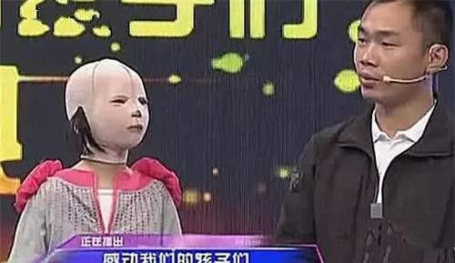  众人|6岁女孩一直戴头套上学，受尽同学白眼，摘下头套后众人湿了眼眶