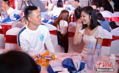  孩子|呼和浩特举办相亲会 家长替孩子来“相亲”