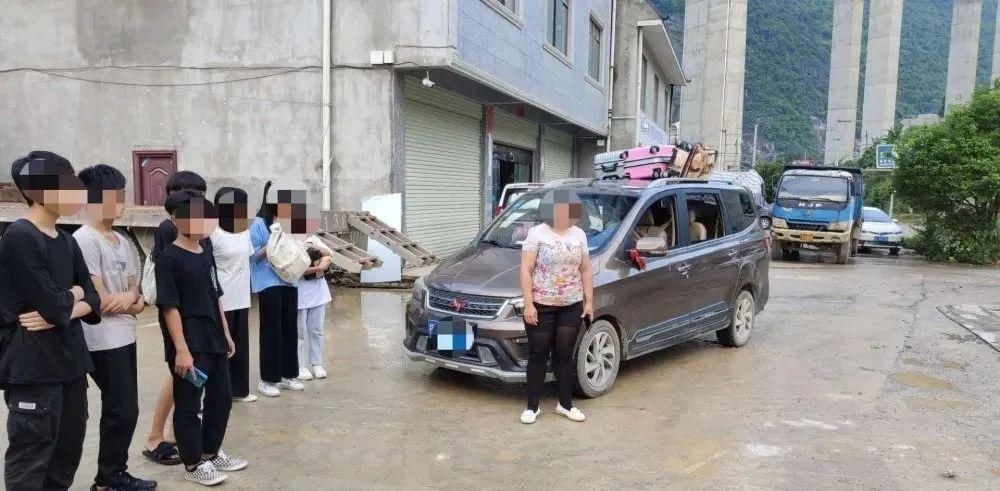  实载|暑假第一天，凌云交警查获5起超员违法行为