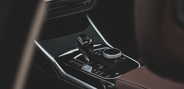  逃不出|逃不出“真香”定律！最便宜的宝马3系长轴版，开起来什么感觉？