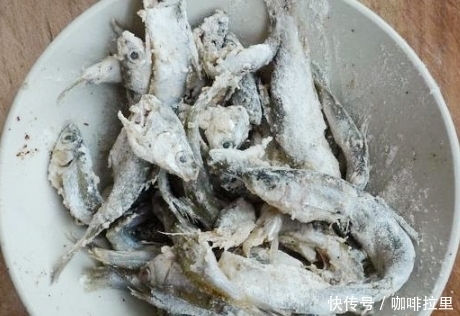 大厨|炸酥鱼裹蛋液?难怪不好看,大厨教我1招,鱼香酥嫩好吃,特抢手