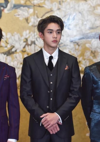 追星|黄旭熙公费追星，偶像是EXO金钟仁，现在和偶像直接成为队友！