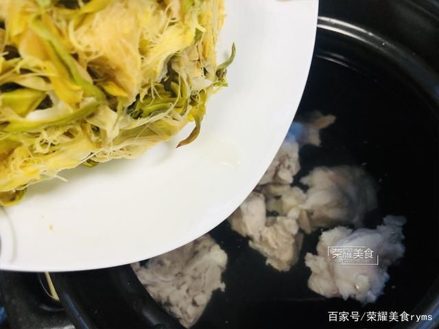  少不了|立秋后，汤水要多喝，一碗广式霸王花汤更是少不了，让它为你护航