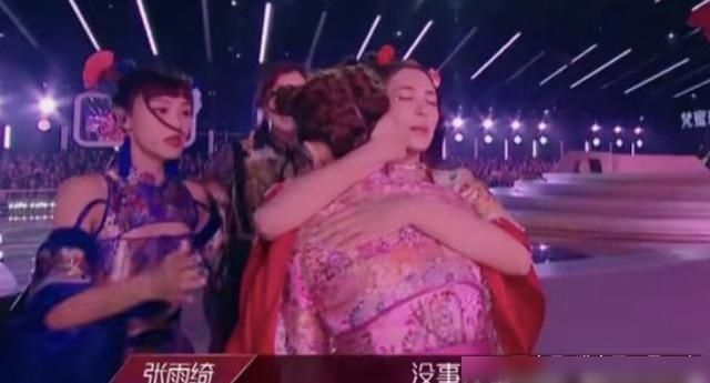  扇子|《乘风破浪》金莎淘汰原因曝光，三公扇子掉地上，出现巨大失误