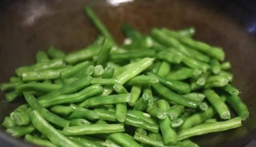 1勺牛肉酱|这菜百吃不厌,多加了1勺酱,味道大大提升,又香又好吃,很下饭