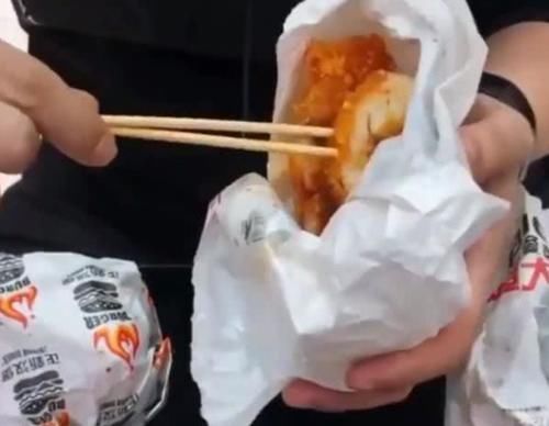 代言|黄渤代言正新鸡排12元一份,商家还白送饮料看完才明白套路有多深