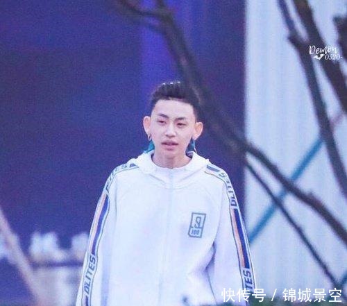  掉出|《偶像练习生》小鬼疑似排名掉出前九，被公司谈话哭肿双眼