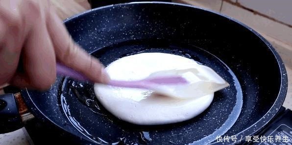 油条|早餐,别总吃包子油条,这点心也不错,软糯香甜,每一口都有惊喜