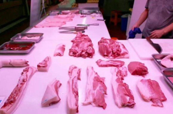  超市里|同样是猪肉，为什么超市的没臭味，菜市场的一股腥味以后别挑错