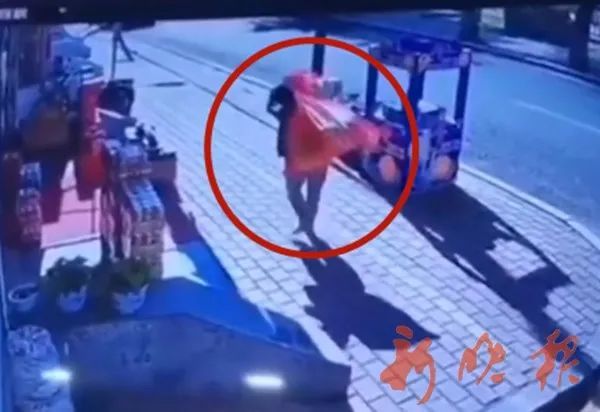 快递|在快递存放处疯狂“扫货”,哈市“麻袋大妈”落网