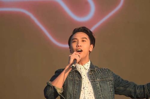  世界|当年汪峰亲手把他淘汰，他却满世界开演唱会，网友：好尴尬