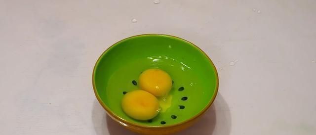 美味|萝卜丝更好吃的做法,打上2个鸡蛋蒸一蒸,百吃不厌