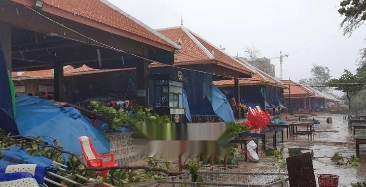 暴雨|遭暴雨袭击 西港停水断电