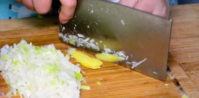  正确|不要只是加水拌饺子馅，教你正确的方法，学会再也不去餐馆了