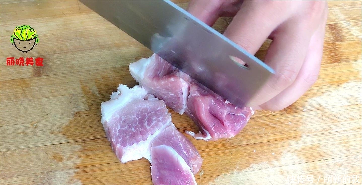 做法|青椒别再炒着吃了,教你好吃做法,不炒也不炸,出锅真的太香了