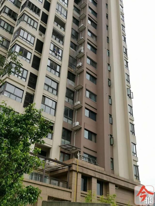  事发|后续！柳州男子凌晨入室盗窃被拍，事发地找到了！业主称这不是第一次