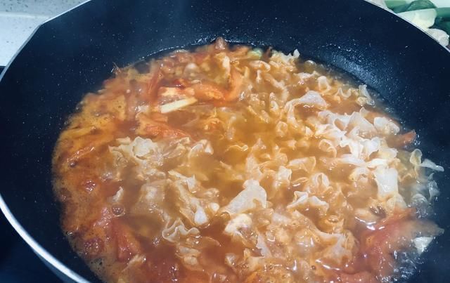 周末|宅在家的周末午餐,三口人4个菜,有肉有鱼有凉菜,好吃还解馋