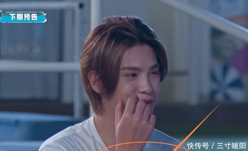  赵小棠|黄明昊称虞书欣有点做作，赵小棠表情变化引关注，关系如何很明显