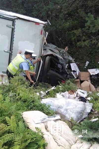 死神|高速公路上发生事故司机昏迷 交警火速救援与死神赛跑