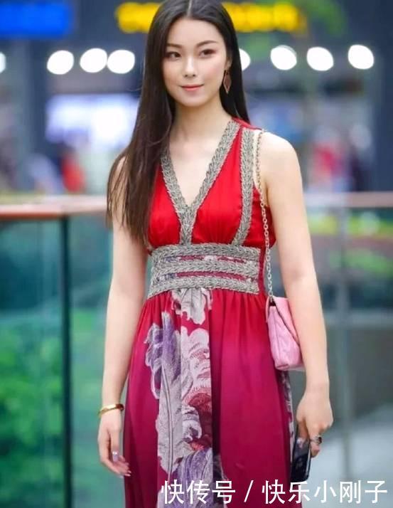 级别|这就是所谓的女神级别,穿这样的连衣裙,让你大方得体更优雅