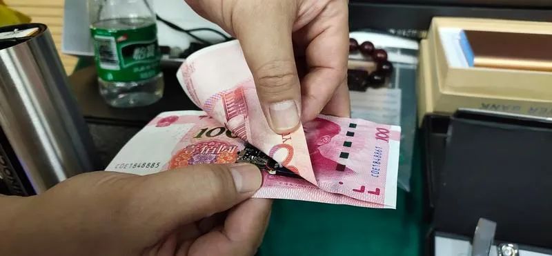 车长|想逃？孕妇举报后，车长锁车抓人！画面太解气