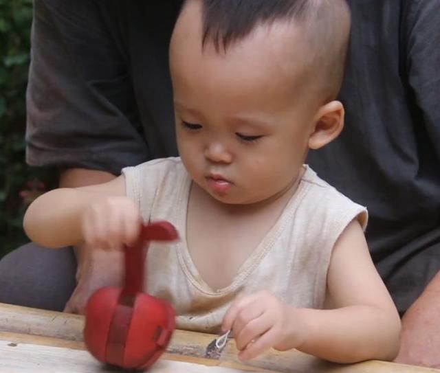  木头|继李子柒后，63岁木工大爷火爆外网，他凭什么月入60万？