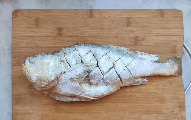 大黄鱼|红烧鱼这样做,鲜香无腥味,解馋又下饭,全家人都抢着吃