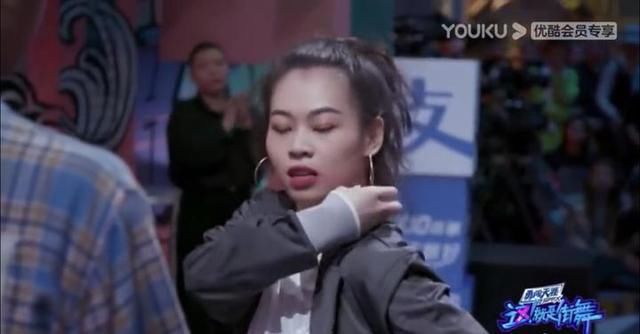  战术后仰|王一博 你要补一下妆上热搜了?到底是怎么回事?