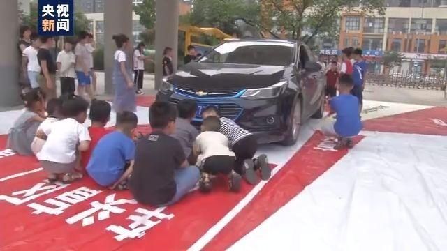 看不到|一辆行驶的轿车有几个盲区你知道吗?看完就懂了