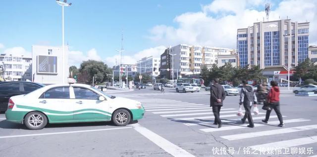行人|文明礼让：“让”出城市交通文明好风景