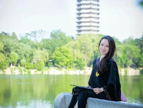  高材生|学霸人设出圈太难？北大金融高材生辞职做女团，首轮顺位被淘汰！