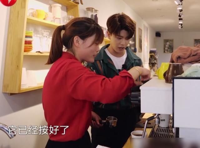  惨变|任嘉伦好可怜！极挑被老油条秦昊套路，惨变拉客打工仔辛苦还债务