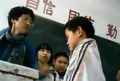 发现|小学生检讨书玩起“捉迷藏”,老师却发现暗藏玄机全部重写