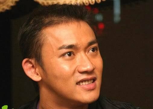  无奈|他上《跑男》很能忍！烟瘾犯了狂灌牛奶被看穿？最后只好无奈尬演